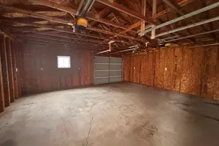 307 W 11th St, Sterling, IL 61081 - Photo 25