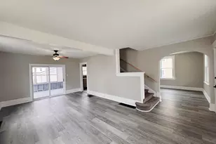 307 W 11th St, Sterling, IL 61081 - Photo 3