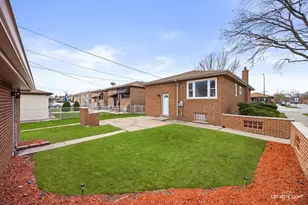 11101 S Ewing Ave, Chicago, IL 60617 - Photo 3