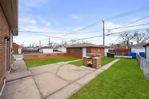 11101 S Ewing Ave, Chicago, IL 60617 - Photo 25