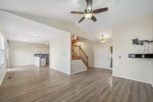 32481 Bakers Dr, Lakemoor, IL 60051 - Photo 3