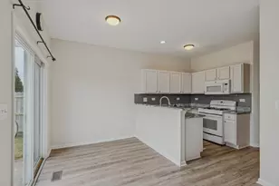 32481 Bakers Dr, Lakemoor, IL 60051 - Photo 5