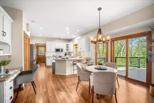 41W668 Hunters Hill Dr, Saint Charles, IL 60175 - Photo 11