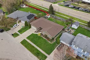 25 Devonshire Cir, Elgin, IL 60123 - Photo 27