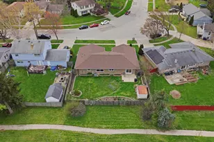 25 Devonshire Cir, Elgin, IL 60123 - Photo 29