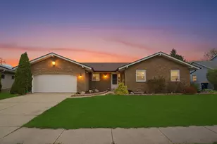 25 Devonshire Cir, Elgin, IL 60123 - Photo 31