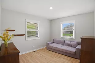 25 Devonshire Cir, Elgin, IL 60123 - Photo 17