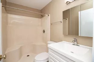 4303 W Shamrock Ln, McHenry, IL 60050 - Photo 11