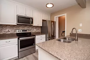 4303 W Shamrock Ln, McHenry, IL 60050 - Photo 3