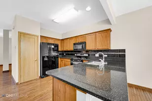 217 Wimbledon Pl, Bloomingdale, IL 60108 - Photo 9