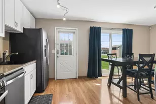 1058 N Boxwood Dr, Mount Prospect, IL 60056 - Photo 5
