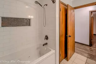 8994 Illinois Route 64, Sycamore, IL 60178 - Photo 15