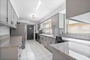 1414 Dobson St, Evanston, IL 60202 - Photo 9