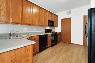 325 N Patriot Dr, Hainesville, IL 60030 - Photo 5