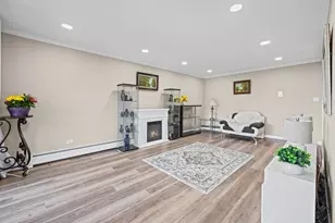 1205 E Hintz Rd, Arlington Heights, IL 60004 - Photo 3