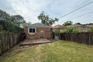 9761 S Ingleside Ave, Chicago, IL 60628 - Photo 17