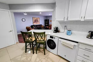 1113 Holiday Ln, Des Plaines, IL 60016 - Photo 3
