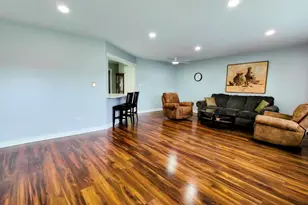 1113 Holiday Ln, Des Plaines, IL 60016 - Photo 9