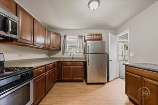 335 Silver St, Elgin, IL 60123 - Photo 5