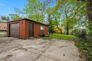 335 Silver St, Elgin, IL 60123 - Photo 13