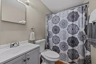 335 Silver St, Elgin, IL 60123 - Photo 9