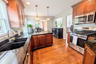 905 Thornwood Ct, Saint Charles, IL 60174 - Photo 11