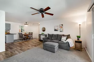 987 Golf Course Rd, Crystal Lake, IL 60014 - Photo 3
