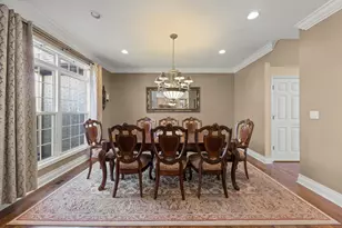 318 Erie Cir, Bloomingdale, IL 60108 - Photo 5