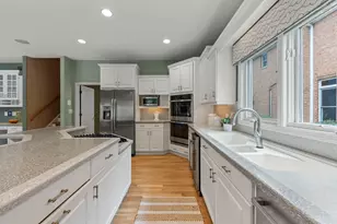 2S370 Canterbury Ct, Glen Ellyn, IL 60137 - Photo 9