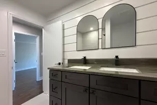 823 Banyan Dr, Elk Grove Village, IL 60007 - Photo 19