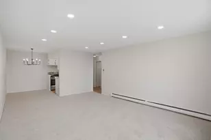 1880 Bonnie Ln, Hoffman Estates, IL 60169 - Photo 3