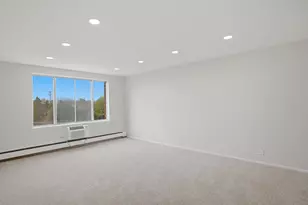 1880 Bonnie Ln, Hoffman Estates, IL 60169 - Photo 9