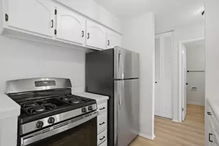 1880 Bonnie Ln, Hoffman Estates, IL 60169 - Photo 7