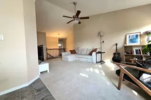 1914 Quaker Hollow Ln, Streamwood, IL 60107 - Photo 5