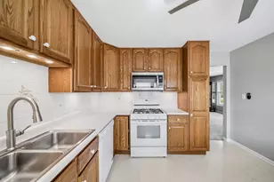 76 Briar St, Glen Ellyn, IL 60137 - Photo 7