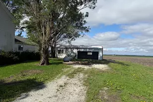 1329 N 1000 East Rd, Onarga, IL 60955 - Photo 3