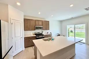 331 Red Oak Cir, Volo, IL 60020 - Photo 15