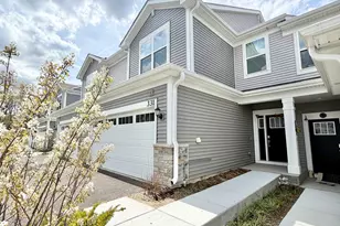 331 Red Oak Cir, Volo, IL 60020 - Photo 5
