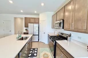 331 Red Oak Cir, Volo, IL 60020 - Photo 13