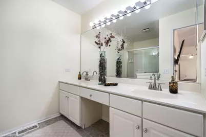 207 Locksley Drive, Streamwood, IL 60107 - Photo 15