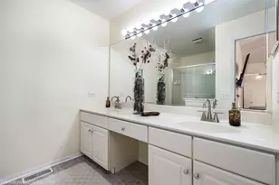 207 Locksley Dr, Streamwood, IL 60107 - Photo 15