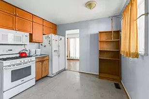 325 Gentry St, Park Forest, IL 60466 - Photo 5