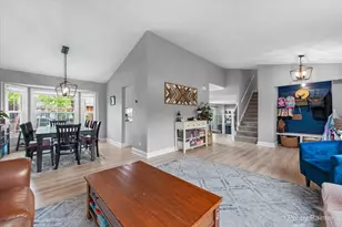 113 N Bristol Dr, Bloomingdale, IL 60108 - Photo 5