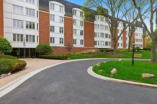 [Address not provided], Buffalo Grove, IL 60089 - Photo 1