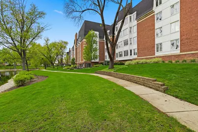 175 Lake Boulevard #302, Buffalo Grove, IL 60089 - Photo 3