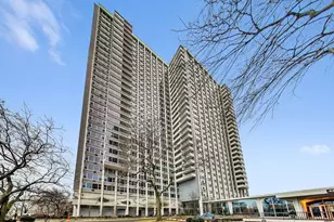 4250 N Marine Dr, Chicago, IL 60613 - Photo 1