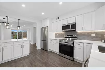 408 Kensington Road #E, Mount Prospect, IL 60056 - Photo 3