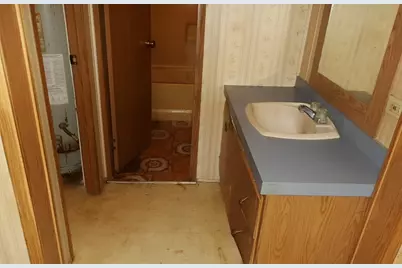 406 E Van Buren Street, Paris, IL 61944 - Photo 5