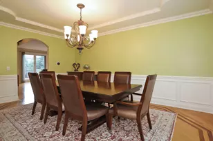 310 Jennifer Ln, Roselle, IL 60172 - Photo 5