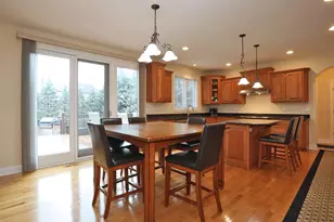 310 Jennifer Ln, Roselle, IL 60172 - Photo 15
